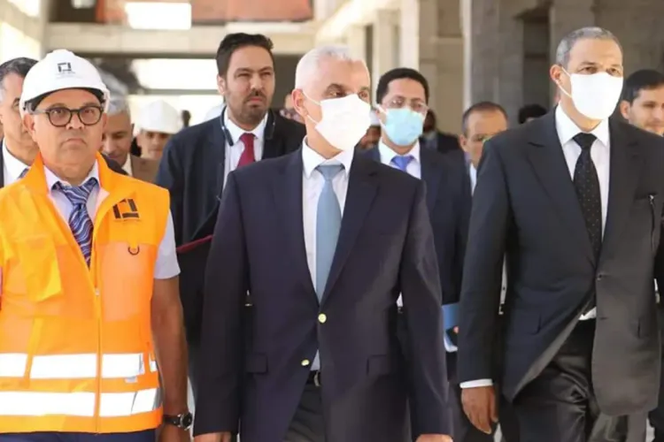 السيد خالد آيت الطالب يتفقد مشروع تشييد المركز الاستشفائي الجامعي بالعيون