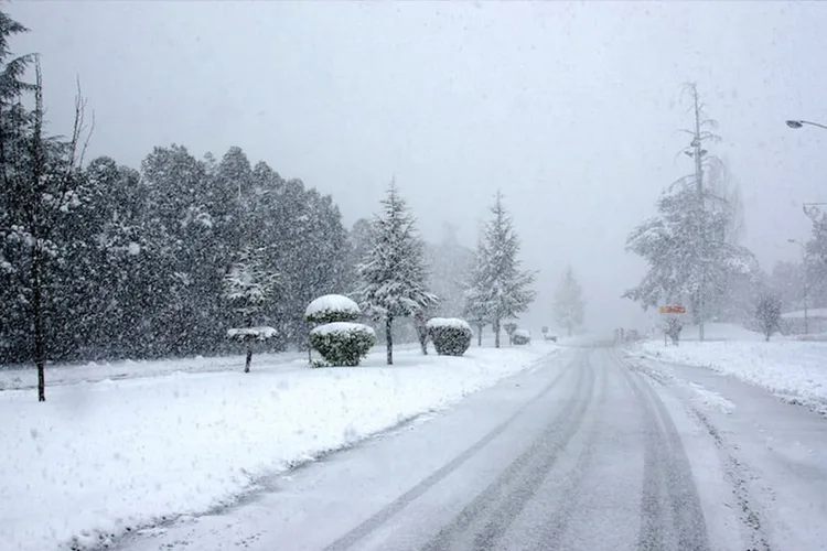 نشرة إنذارية: أمطار قوية وتساقطات ثلجية مرتقبة من الثلاثاء إلى الجمعة بالمملكة