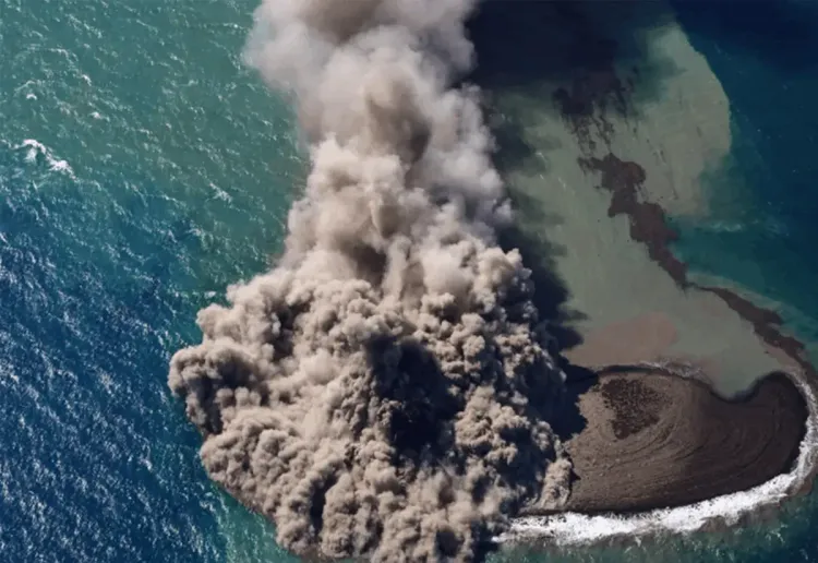 آيسلندا: إجلاء سكان بلدة جنوب غرب البلاد عقب ثوران بركان