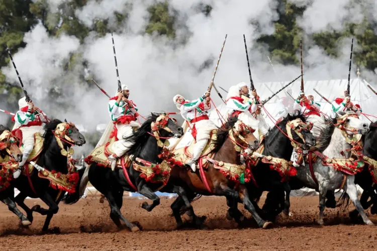 جائزة الحسن الثاني للتبوريدة 2023: تكريس لعناية المغاربة بتقاليد الفروسية المرتبطة بالهوية الثقافية للمملكة