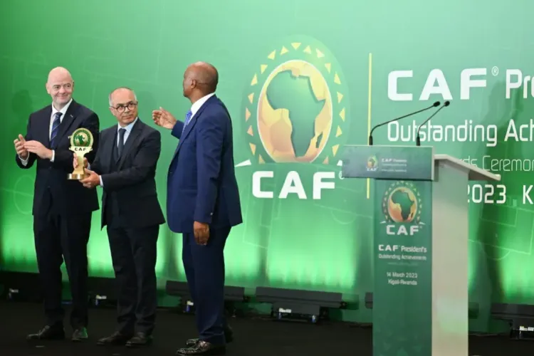 منح جائزة الكاف للتميز لسنة 2022 لجلالة الملك إعتراف بأهمية مكانة المغرب القارية