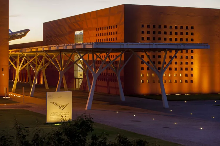 جامعة محمد السادس متعددة التخصصات بابن جرير: فاعلون ورواد أعمال أفارقة شباب يلتئمون لاسكتشاف حلول مبتكرة لتحديات التنمية في إفريقيا