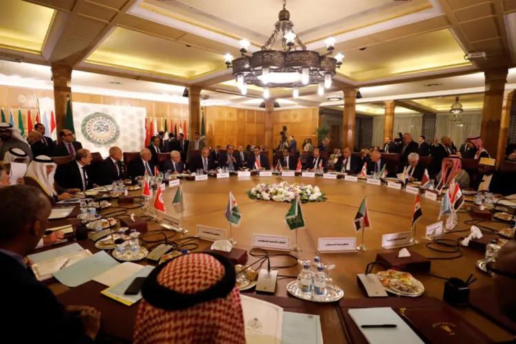 جامعة الدول العربية تندد بضرورة التدخل لإنهاء الأزمة الأوكرانية