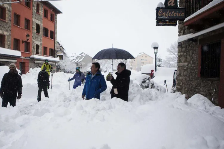 وفاة طفلة جراء عواصف البرد شمال إسبانيا