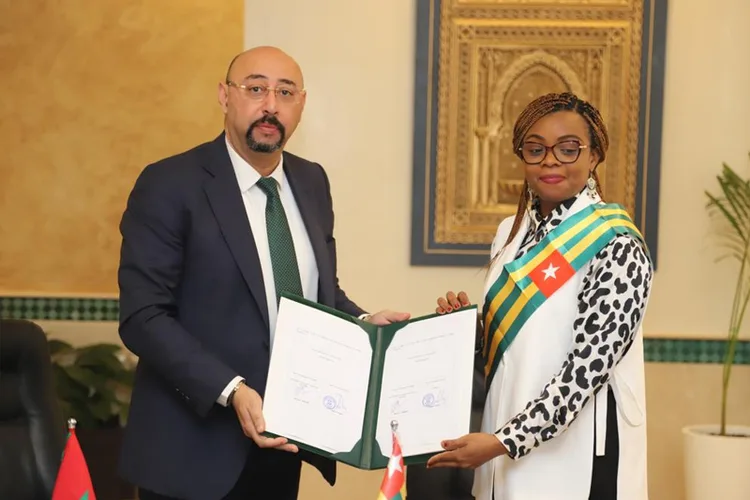 التعاون المغربي الطوغولي في صلب مباحثات جماعة طنجة ونظيرتها يوطو بالطوغو