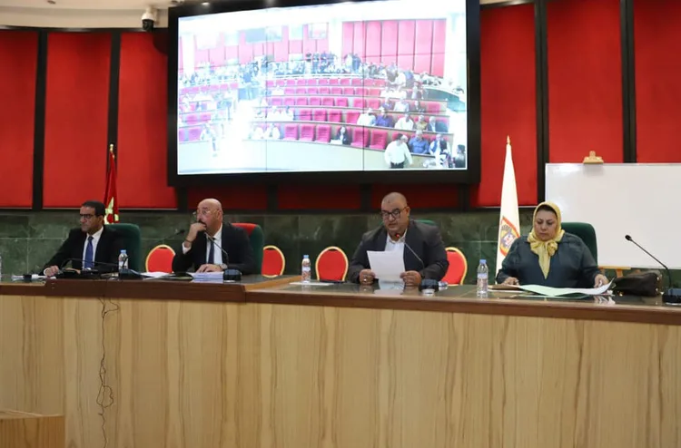 جماعة طنجة تصادق على اتفاقيات لتعزيز البنيات التحتية وإنجاز مشاريع اجتماعية وثقافية