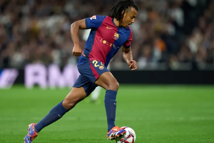 كرة القدم.. برشلونة الإسباني يمدد عقد مدافعه كوندي حتى 2030