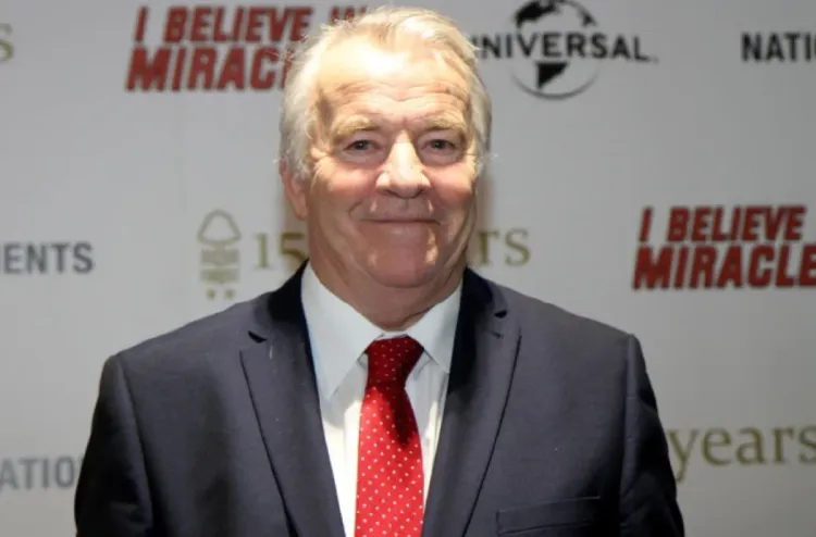 وفاة جون روبرتسون نجم نوتنغهام فوريست الملقب بـ"بيكاسو كرة القدم"