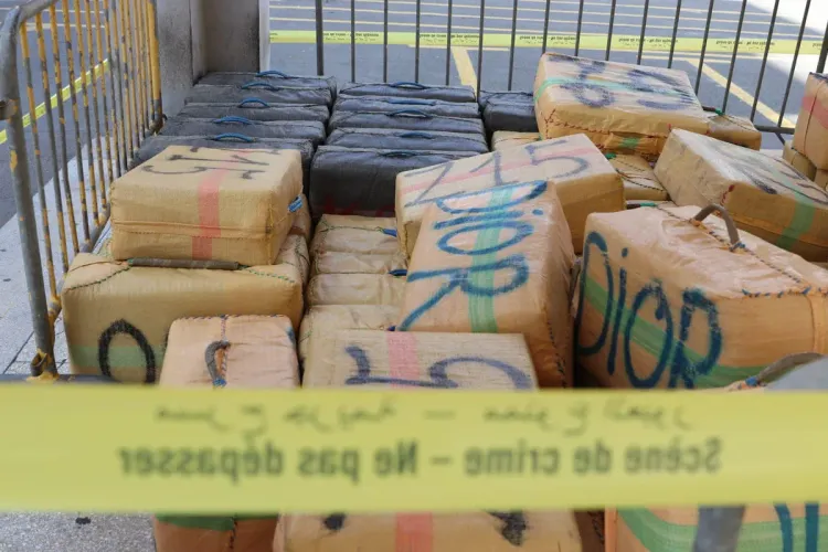 أمن الدار البيضاء يوقف شخصا بحوزته طنين و400 كيلوغراما من مخدر الشيرا