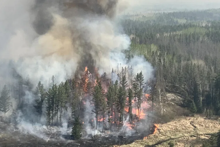 كندا..إجلاء أزيد من 26 ألف شخص بسبب حرائق الغابات