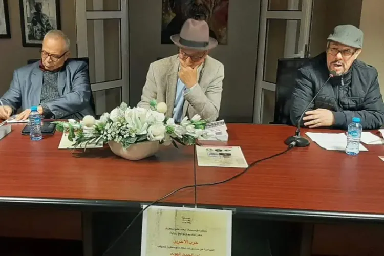 فضاء أحمد بوكماخ بطنجة يحتضن توقيع رواية حرب الآخرين للكاتب عبد الحميد الهوتة