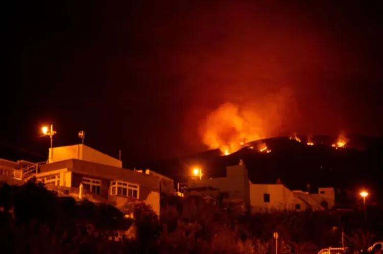 إسبانيا: إجلاء نحو 26 ألف شخص بسبب الحريق بجزيرة تينيريفي