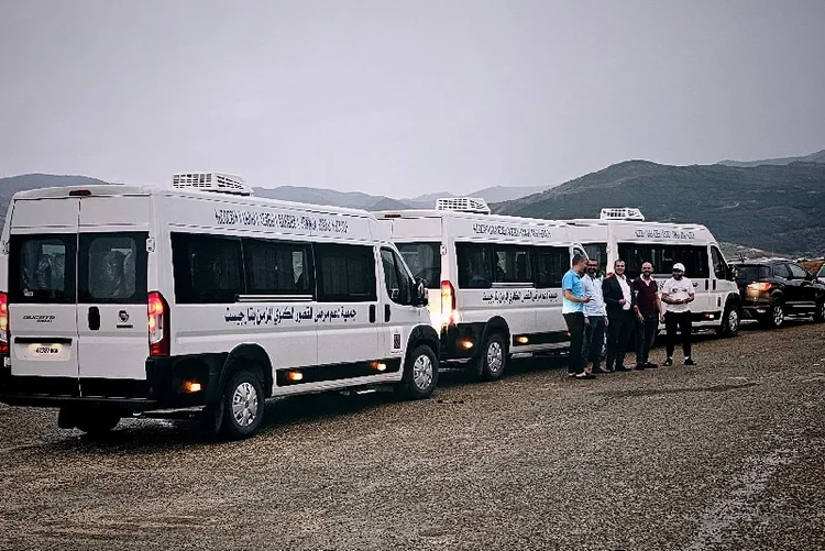 الحسيمة .. تسليم حافلات لنقل مرضى القصور الكلوي وتوزيع نظارات طبية على التلاميذ