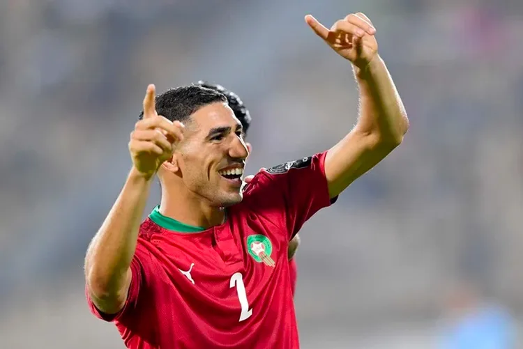 فريق باريس سان جيرمان يحتفل بهدف حكيمي "العالمي"