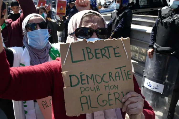 مجلس حقوق الإنسان: وزير الشؤون الخارجية الأيرلندي يأسف لحل منظمات المجتمع المدني بالجزائر