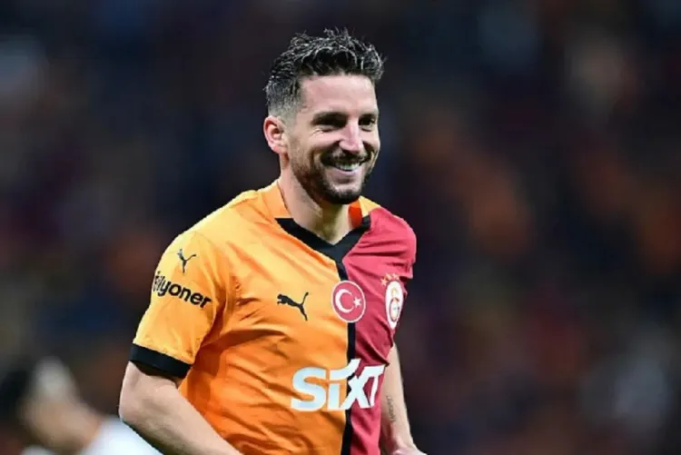 كرة القدم .. الدولي البلجيكي دريس مرتنز ينهي مشواره في الملاعب