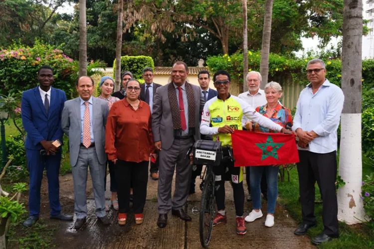 سفير جلالة الملك بالسنغال يستقبل الدراج المغربي كريم موسطا