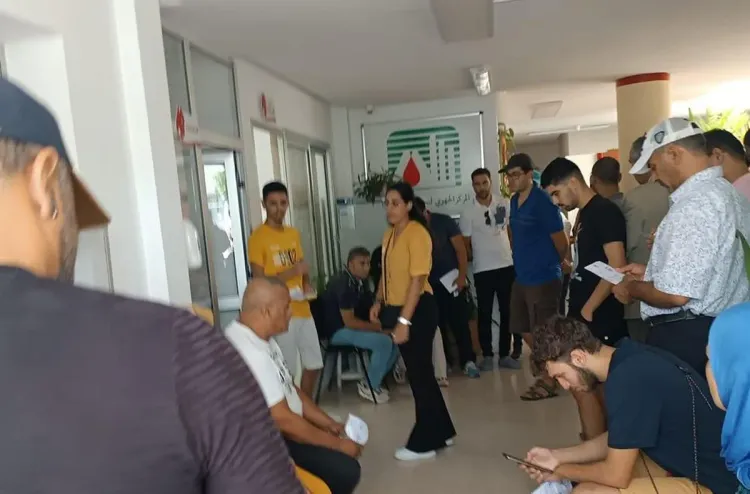 تطوان .. سكان الحمامة البيضاء يقبلون بكثافة على التبرع بالدم لضحايا زلزال الحوز
