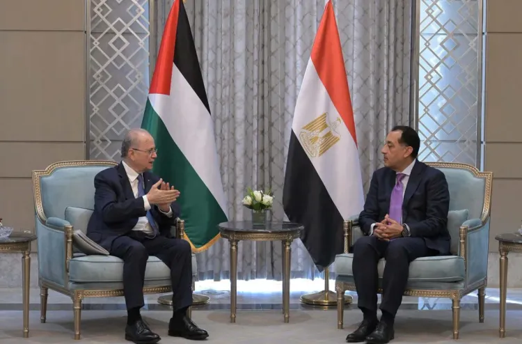 رئيسا وزراء مصر وفلسطين يبحثان جهود وقف إطلاق النار وإعادة إعمار قطاع غزة