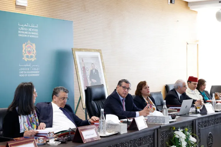 رئيس الحكومة يترأس الاجتماع الأول للجنة الوطنية للمساواة بين الجنسين وتمكين المرأة