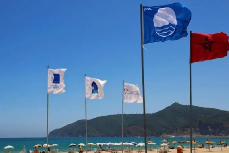 حملة "شواطئ نظيفة 2025".. رفع اللواء الأزرق بشاطئ بوزنيقة للسنة الـ 19 على التوالي