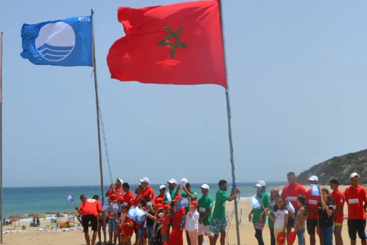 الداخلة .. شاطئ أم لبوير يحصل على "اللواء الأزرق" للسنة الثالثة عشرة على التوالي
