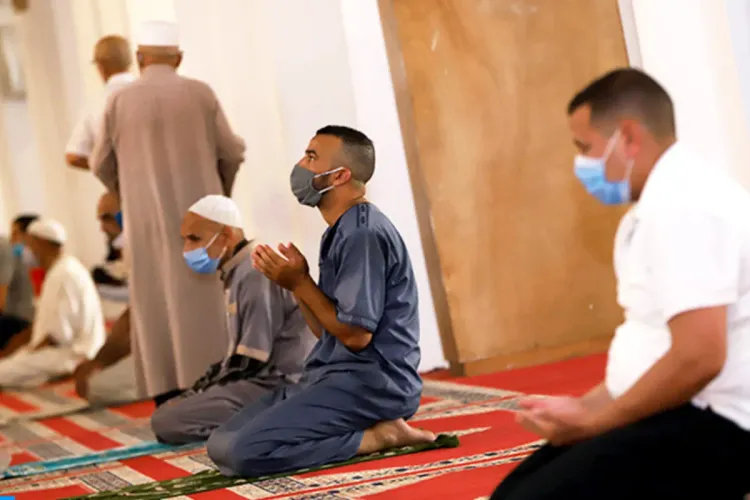 رفع الدعاء المعتاد في صلاة الاستسقاء بعد صلاة الجمعة بجميع مساجد المغرب