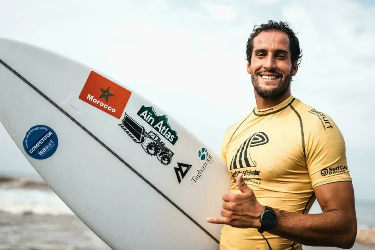 المغربي رمزي بوخيام يعود للمنافسات عبر بطولة العالم لركوب الأمواج 2024