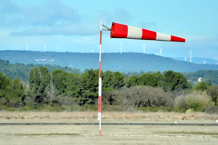 نشرة إنذارية: هبات رياح قوية مع تطاير للغبار من الجمعة إلى الأحد بعدد من مناطق المملكة