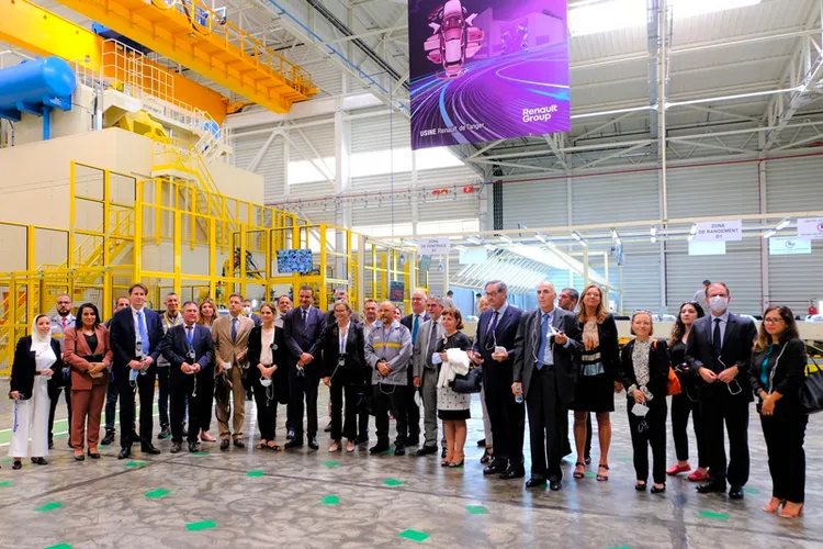 الاتحاد الأوروبي والبنك الأوروبي للاستثمار وسفراء من الدول الأعضاء يزورون ميناء Tanger Med ومصنع Renault