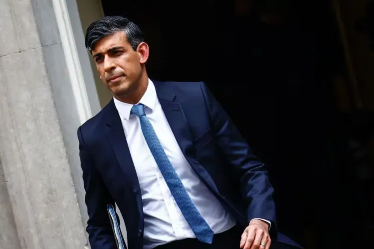 ريتشي سوناك يستقيل من قيادة حزب المحافظين بعد خسارته في الانتخابات التشريعية البريطانية