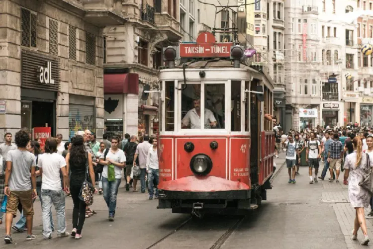 زلزال بقوة 6.2 يضرب مدينة إسطنبول