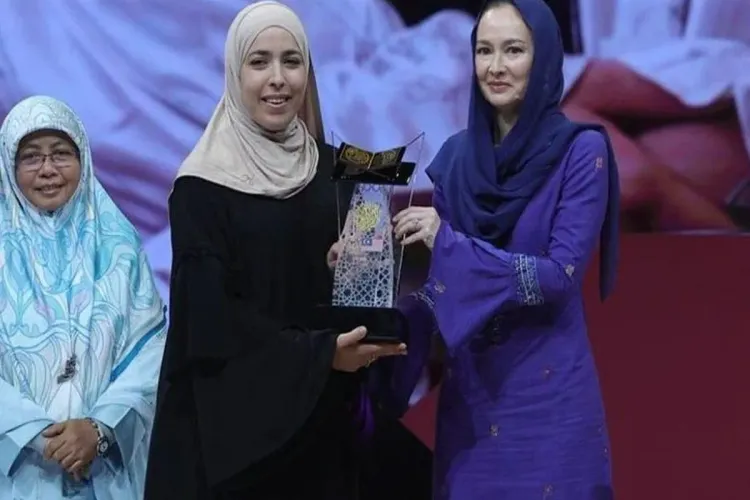 القارئة المغربية سارة بلمامون تتوج بالجائزة الدولية لتلاوة القرآن الكريم بماليزيا