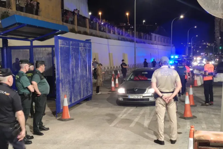 وزارة الداخلية الإسبانية تعلن تمديد العمل بالشروط للعبور في سبتة ومليلية