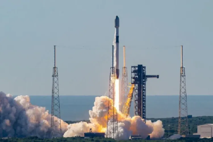 "سبيس إكس" الأمريكية تطلق 28 قمرا صناعيا جديدا من "ستارلينك" إلى الفضاء