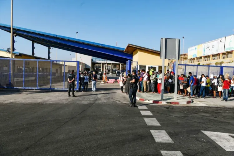 فتح الحدود البرية لسبتة ومليلية المحتلتين يوم الثلاثاء