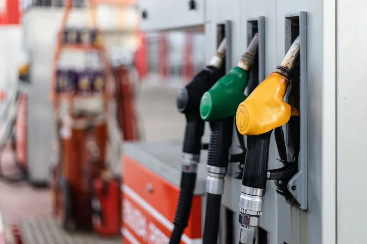 سعر النفط يواصل الانخفاض لليوم الثاني تواليا