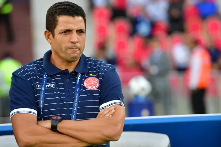 الوداد يفسخ عقد مدربه الحسين عموتة بالتراضي