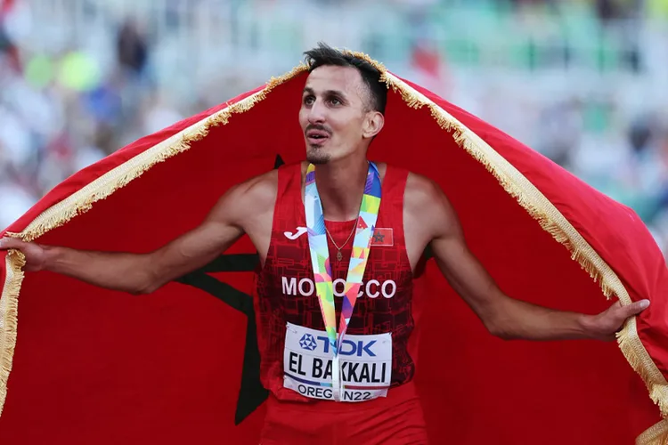 الاتحاد الدولي لألعاب القوى يرشح المغربي سفيان البقالي للفوز بجائزة أفضل عداء في العالم لسنة 2022