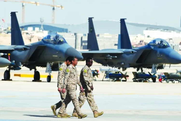 سقوط طائرة مقاتلة سعودية أثناء مهمة تدريبية ونجاة طاقمها