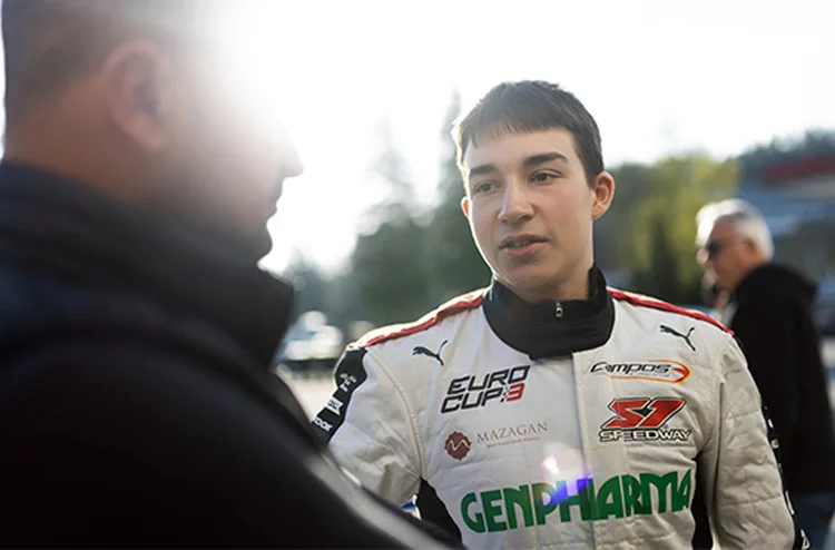 المغربي سليمان الزنفري يتألق في بطولة السعودية لسباق الفورمولا