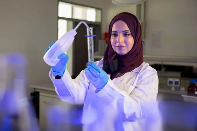 برنامج نجوم العلوم 2022 : تتويج سمية سعيد من سلطنة عمان بلقب أفضل مبتكرة عربية