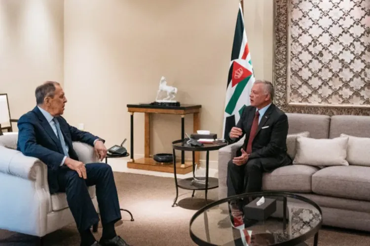 الأزمة السورية وتداعياتها محور مباحثات العاهل الأردني مع وزير الخارجية الروسي بعمان