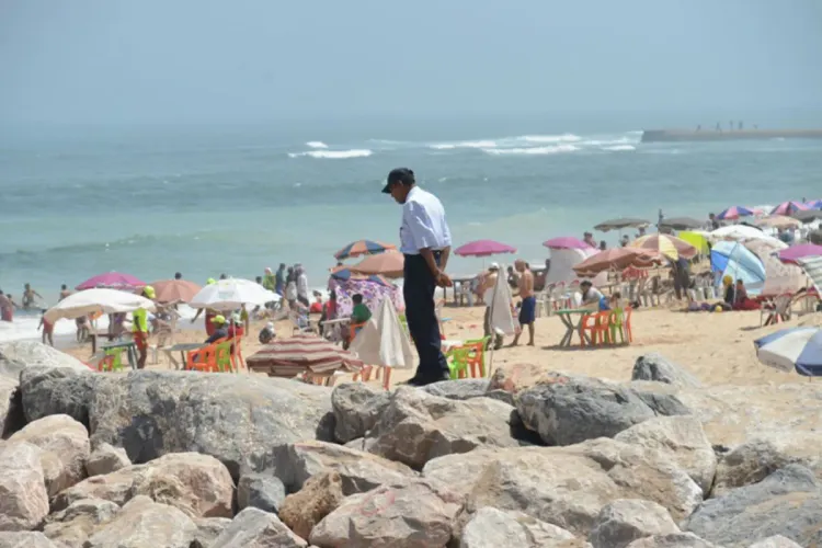 موسم الصيف 2022 : شاطئ عين الذئاب بالدار البيضاء ينخرط في برنامج شواطئ نظيفة