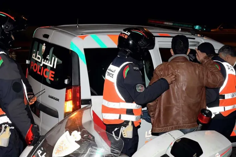 توقيف مواطن نيجيري متورط  في تنظيم الهجرة غير المشروعة والاتجار في البشر