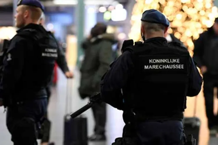 الشرطة الهولندية : شخص مختبئ في جهاز العجلات الأمامية لطائرة قادمة من جنوب إفريقيا