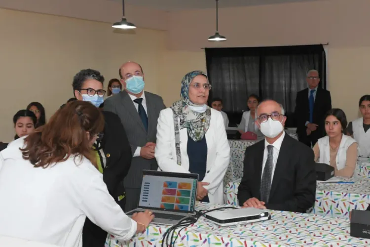 السيد شكيب بنموسى يشرف على إطلاق المرحلة التجريبية للأقسام الدراسية الرقمية بالرباط