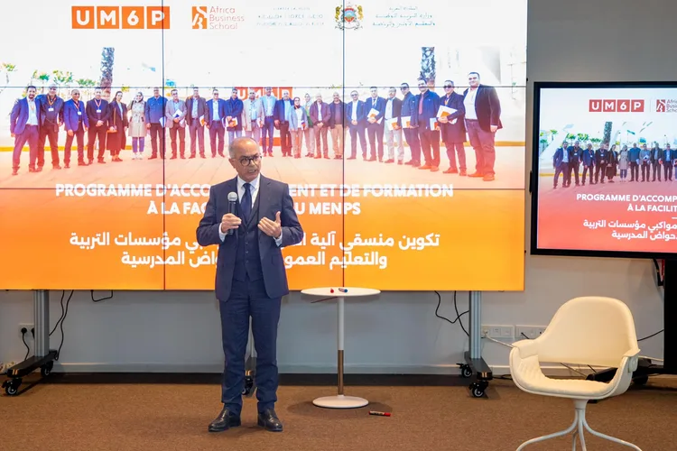 سلا الجديدة: شكيب بنموسى يتفقد سير دورة تكوينية حول آلية مواكبة مؤسسات التربية والتعليم العمومي والأحواض المدرسية