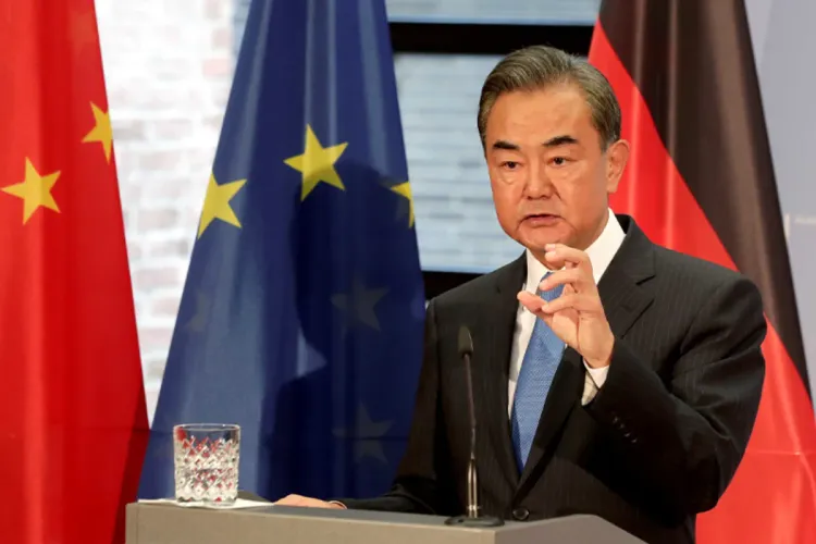 الخارجية الصينة تؤكد أن الحوار هو الحل الوحيد لأزمة روسيا وأوكرانيا