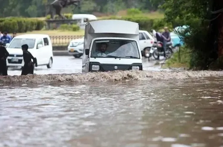 ارتفاع ضحايا فيضانات بنغلاديش إلى 71 قتيلا